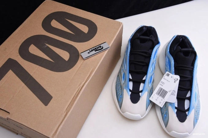 GLOW THE ADIDAS YEEZY DARK 700 G54850 V3 IN 1115